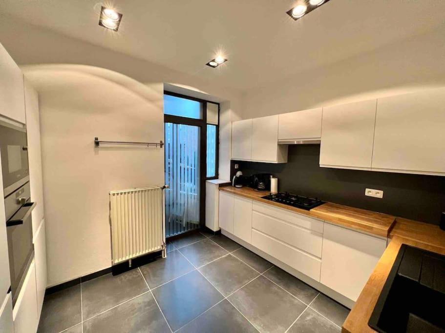Bellevue - Grand Appartement Pour 5 Sur Les Quais De La Meuse Льеж Экстерьер фото