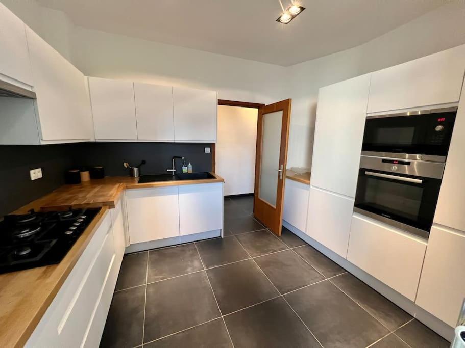 Bellevue - Grand Appartement Pour 5 Sur Les Quais De La Meuse Льеж Экстерьер фото