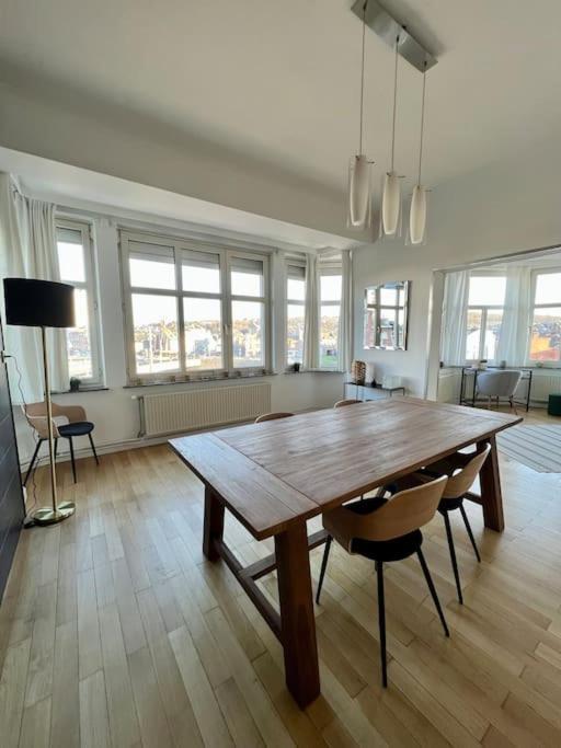 Bellevue - Grand Appartement Pour 5 Sur Les Quais De La Meuse Льеж Экстерьер фото